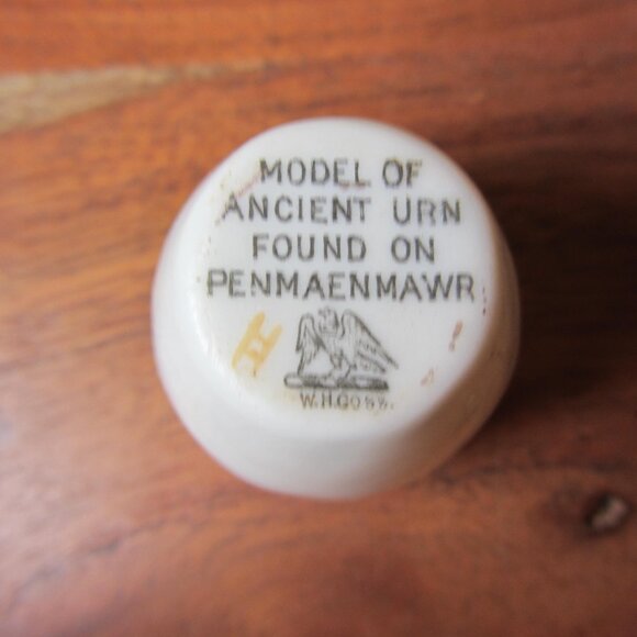 W.H. Goss crested heraldry china vintage Leeds (GC062 Grace) - Picture 7 of 7